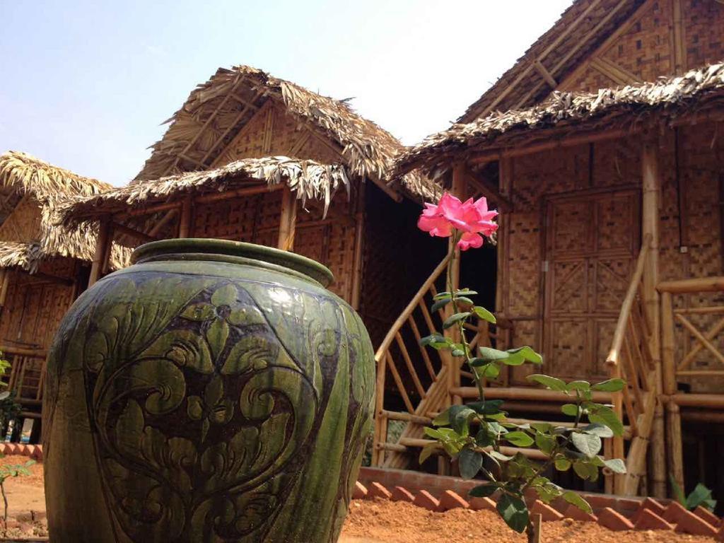 Bamboo House Apartamento Bagan Exterior foto